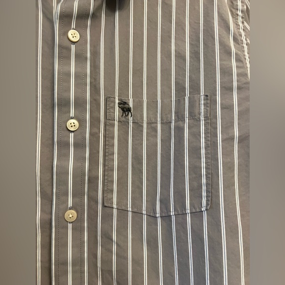 Abercrombie & Fitch mens muscle button down gray stripped medium - Picture 3 of 4